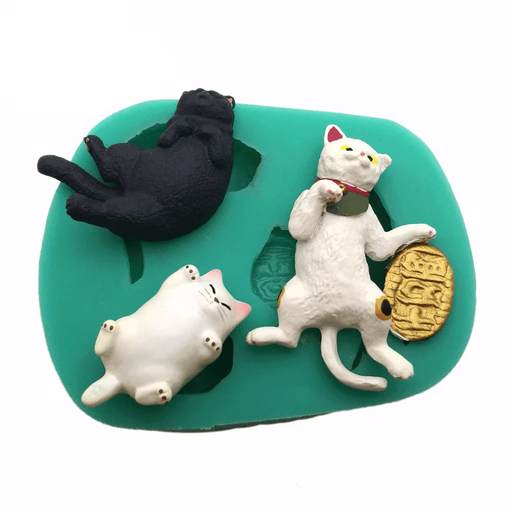 Adorable cat-shaped eco-friendly silicone baking mould with flexible, non-stick design