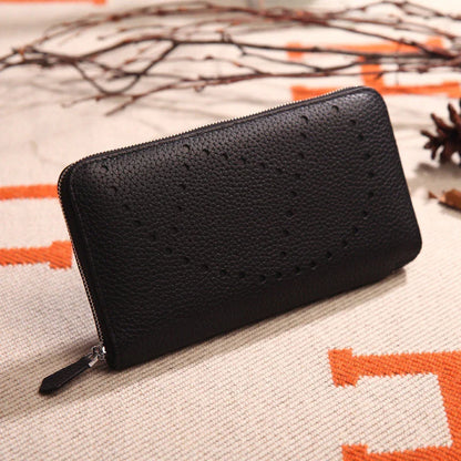 Timeless Litchi-Patterned Cowhide Clutch in Black - A Stylish and Durable Accessory for the Modern Kiwi Lifestyle