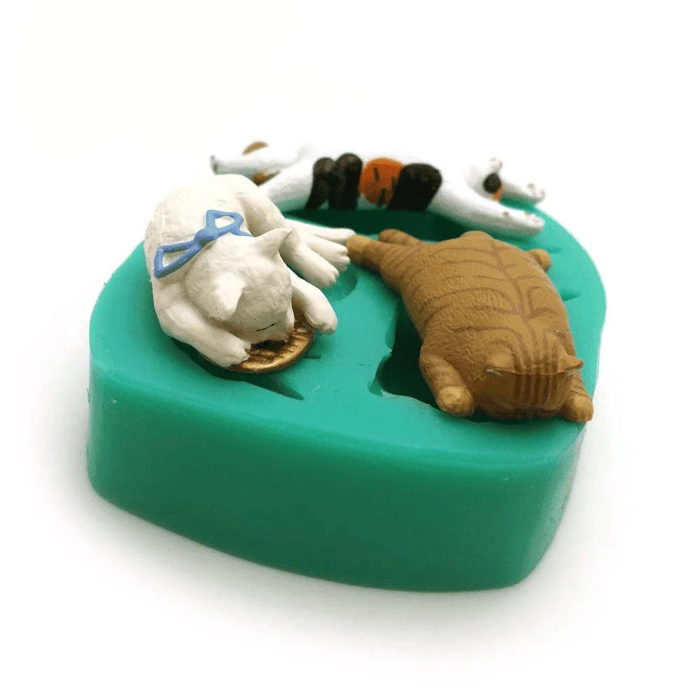 Adorable cat-shaped eco-friendly silicone baking mould with flexible, non-stick design