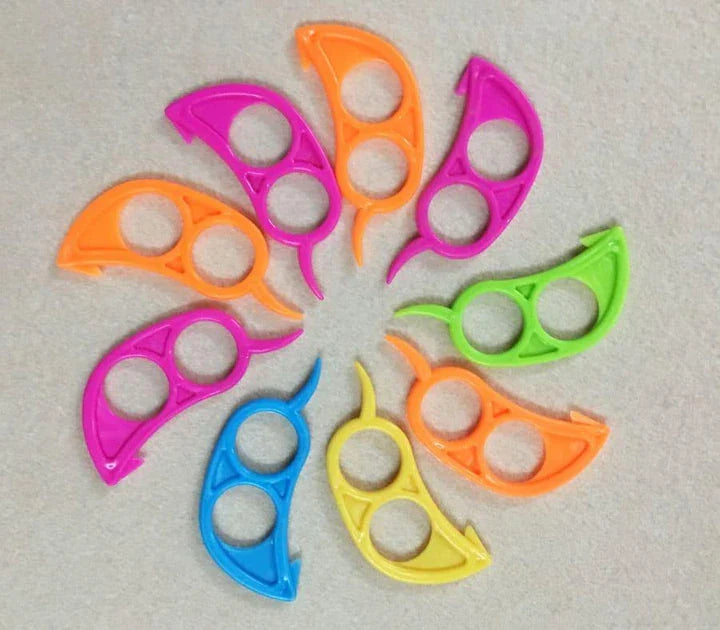 Colourful, mouse-shaped citrus peeler with an ergonomic design for easy zesting and peeling of fruits and vegetables