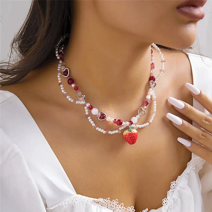 Elegant Strawberry Heart Pearl Choker Necklace with Baroque-Style Simulated Pearls