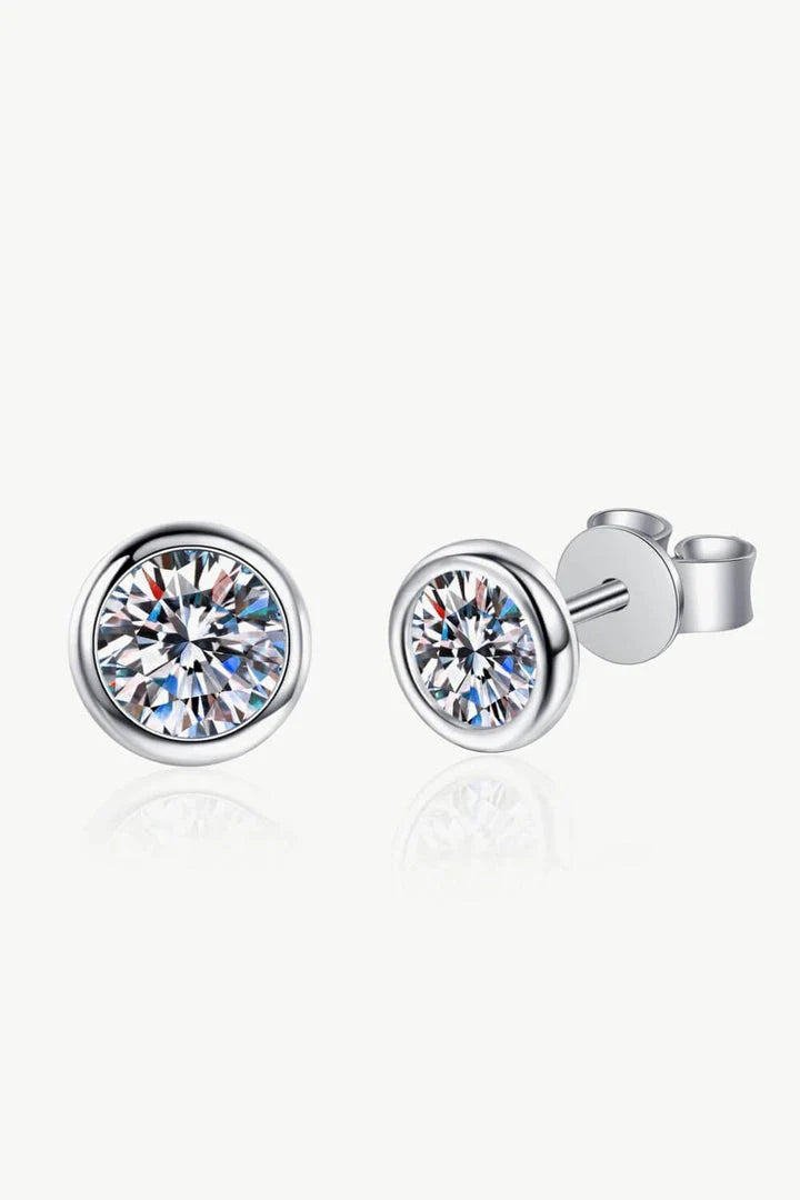 Pair of 925 sterling silver stud earrings featuring 1 carat of sparkling moissanite gemstones, a perfect accessory for any Kiwi woman's jewelry collection.