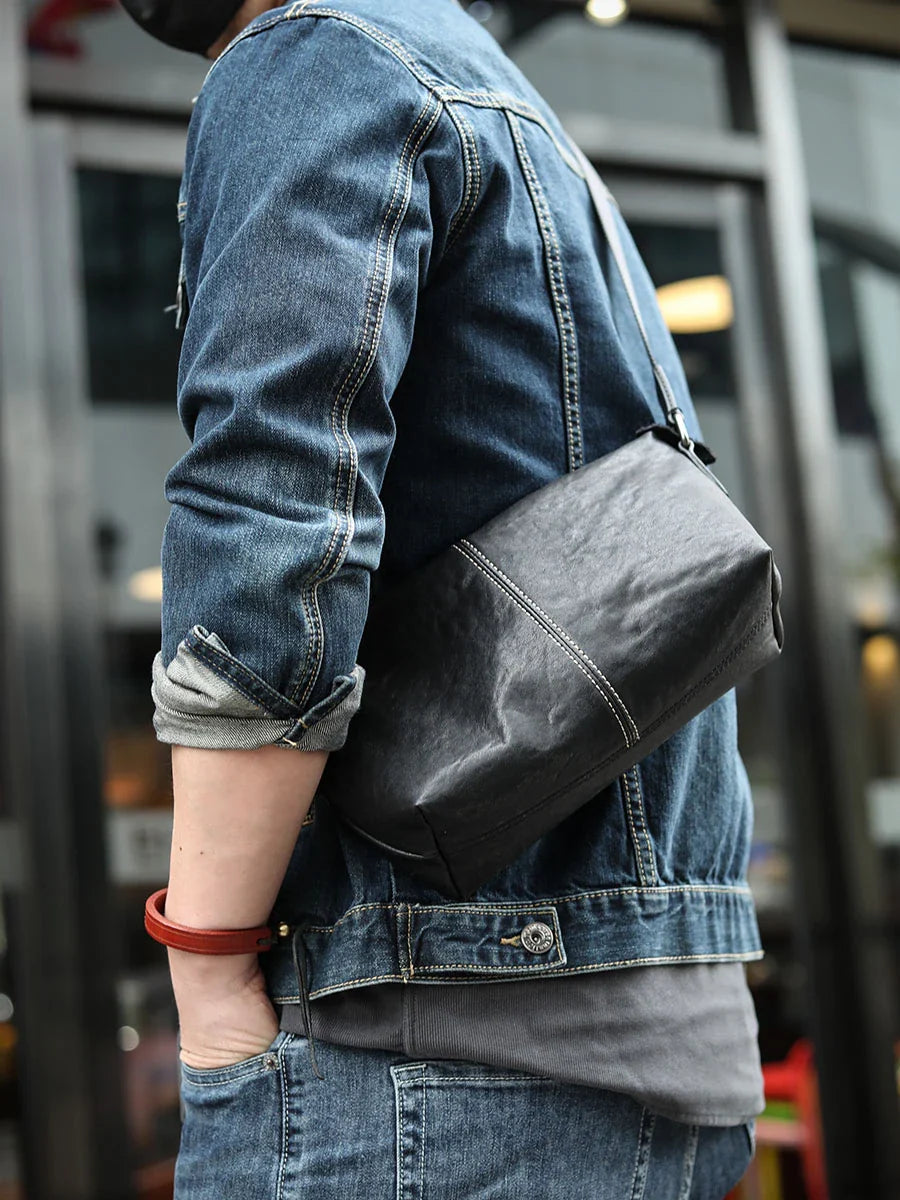 Stylish leather messenger bag with zipper closure and adjustable shoulder strap, perfect for Kiwi men's everyday carry