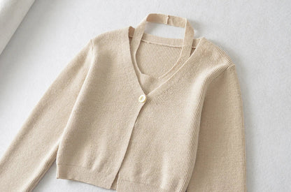 Stylish knitwear vest in a classic black or neutral colour, featuring a V-neck collar and long sleeves for a polished, versatile look.