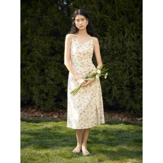 Summery floral suspender dress with spaghetti straps, V-neckline, and pencil silhouette, perfect for romantic summer occasions.