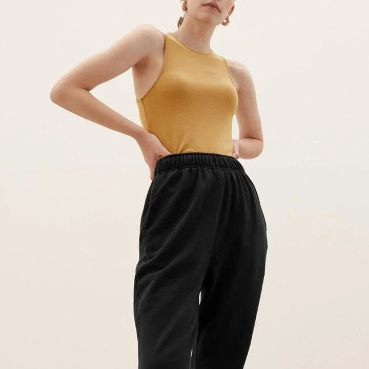 Stylish summer bodycon tank top for Kiwi women, featuring a comfortable and flattering design in a classic beige color.