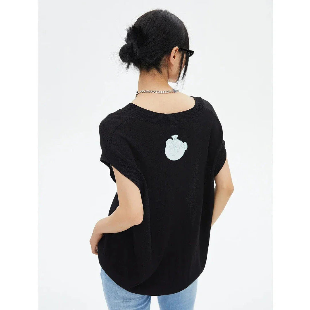 Stylish V-Neck Knit Vest for Kiwi Women in Green, a versatile and comfortable layering piece for casual and formal occasions.