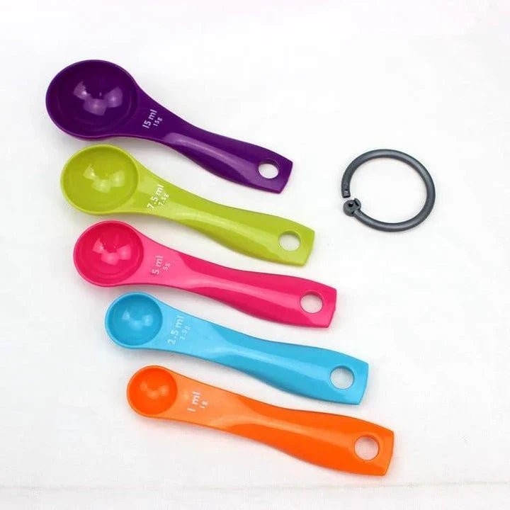 Set of 5 colourful measuring spoons in vibrant shades of red, blue, green, yellow, and orange