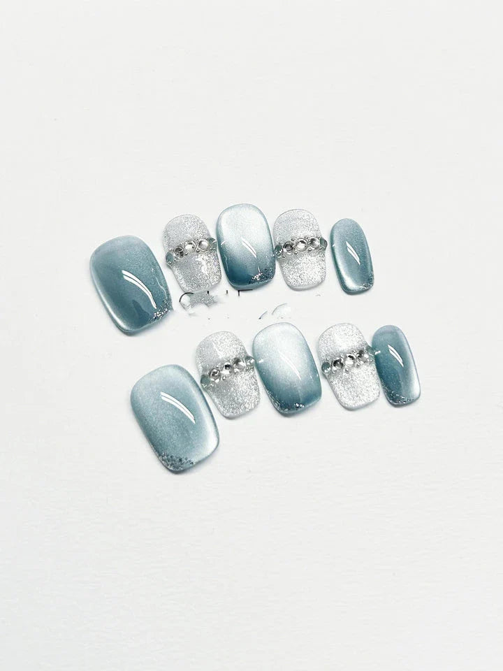 Stylish fake nails in a range of sizes and shapes, with a focus on quality and sustainability