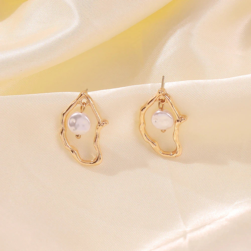 Irregular shaped pearl earrings made with sustainable alloy material, perfect for the free-spirited Kiwi