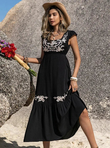 Stylish Bohemian Autumn & Winter Dress with Sleeveless Square Collar and Elegant Embroidered Details