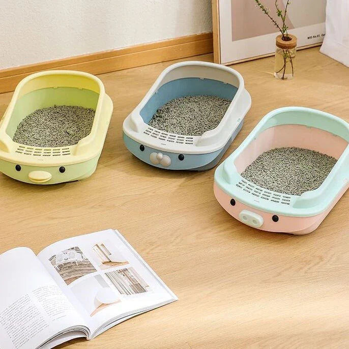 Oversized semi-enclosed cat litter tray with high sides and covered top for privacy and minimal mess