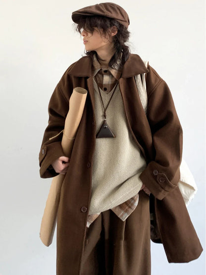 Premium woollen coat in a retro Japanese-inspired style, with a relaxed fit and earthy tones perfect for the Kiwi winter.