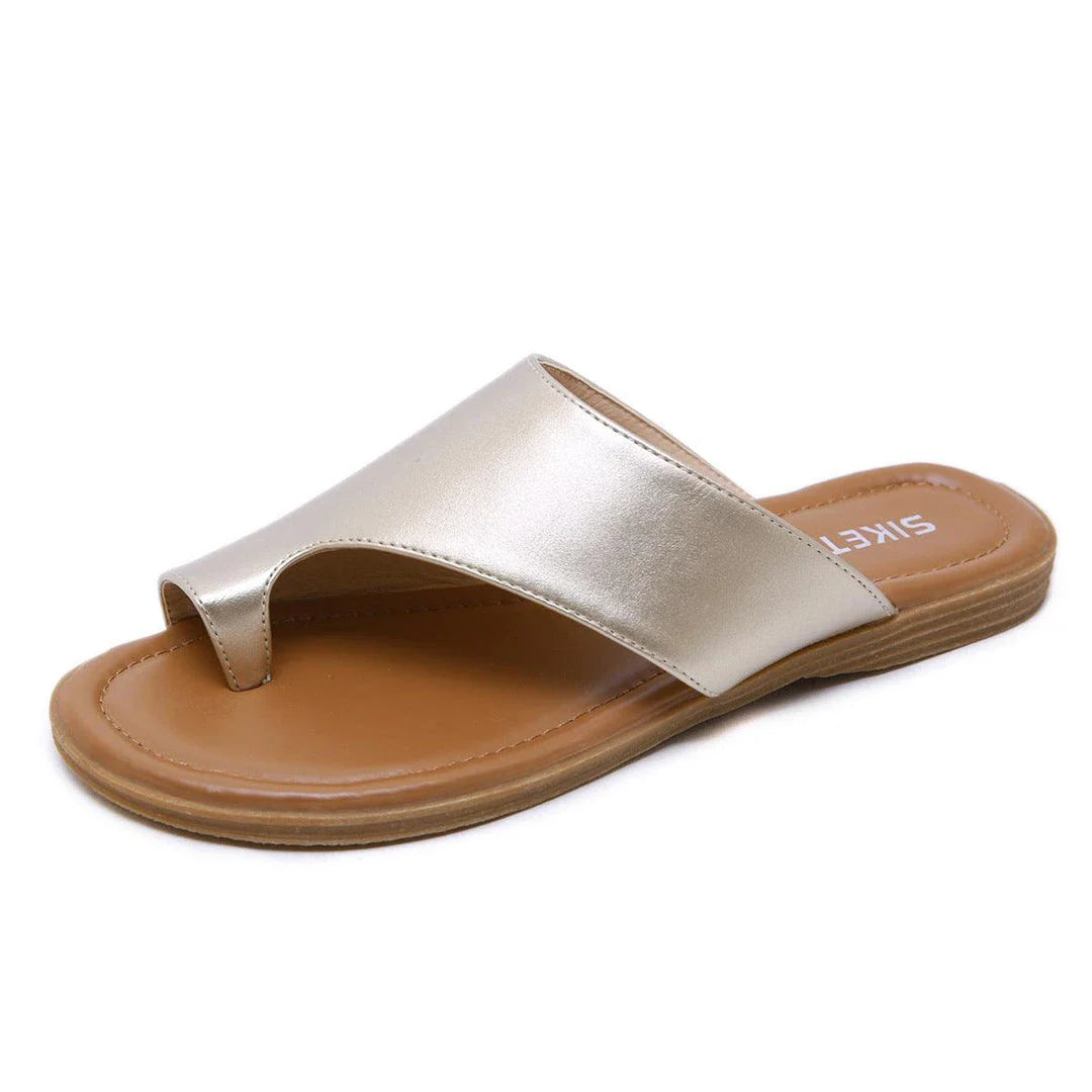 Stylish and comfortable large-size casual flat sandals with a unique Kiwi-inspired design, perfect for summer adventures in New Zealand.