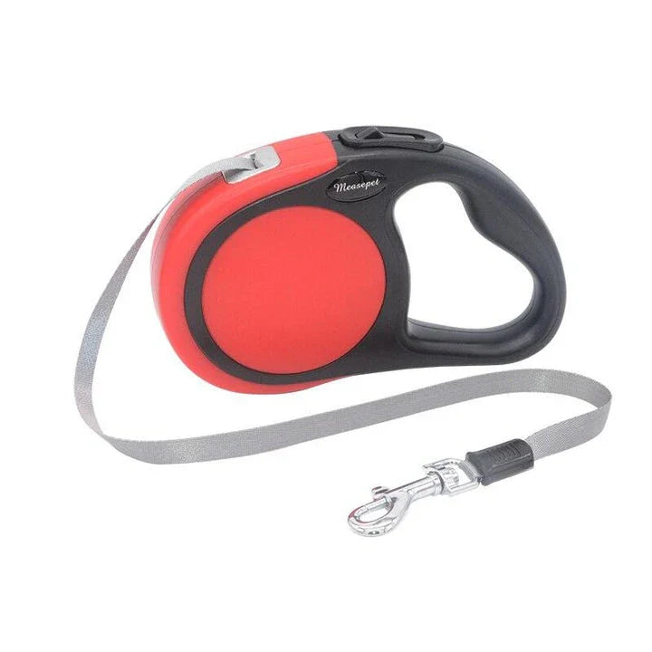 Rugged retractable dog leash with reflective strips and ergonomic handle, suitable for Kiwi pups up to 20 kg