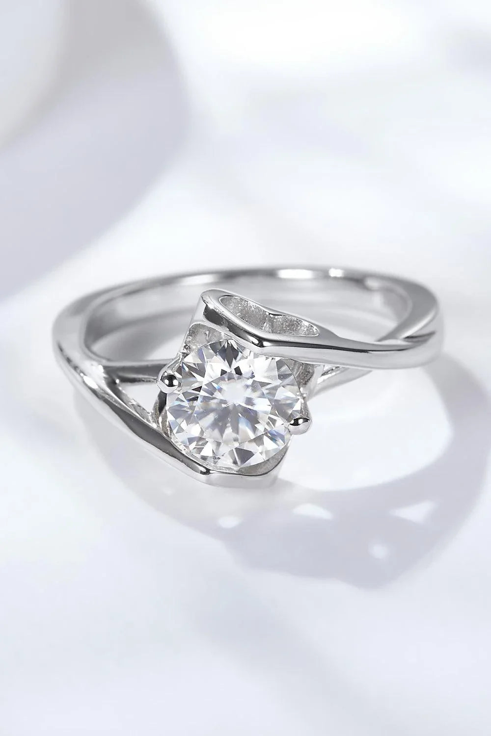Timeless Moissanite Ring: A captivating 1-carat moissanite stone set in premium 925 sterling silver with a sleek platinum-plated finish.