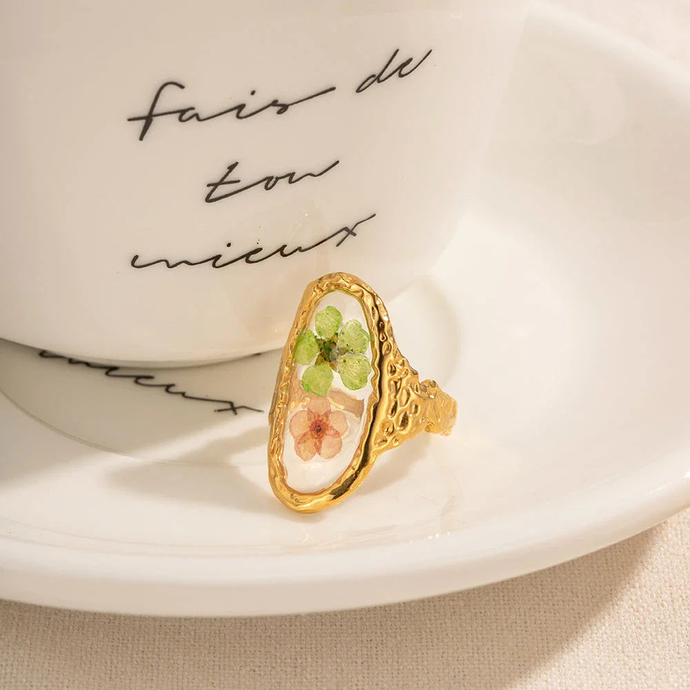 Elegant 18K gold-plated geometric ring with adjustable sizing and waterproof design for versatile Kiwi fashion