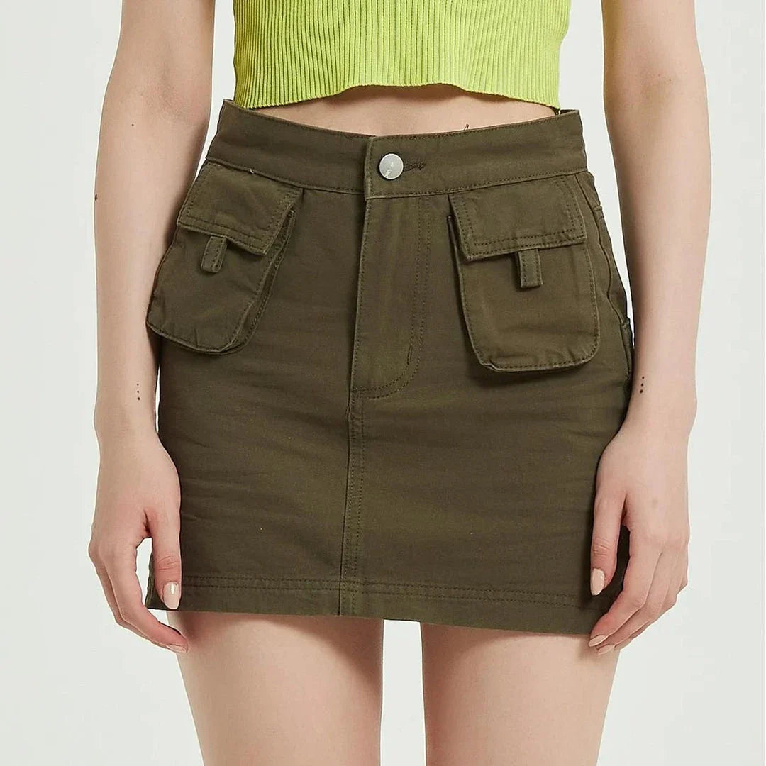 Stylish green denim high-waist pencil skirt with pockets, a versatile and fashionable addition to any wardrobe