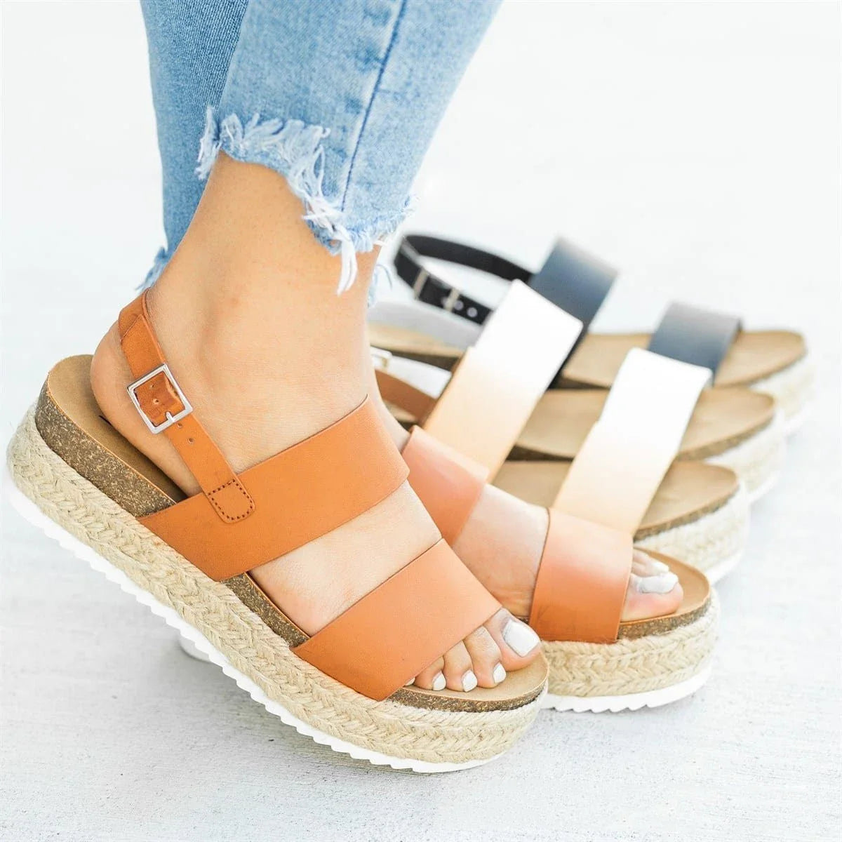 Open-toe hemp sandals with mid-heel and rubber buckle accent in serpentine color