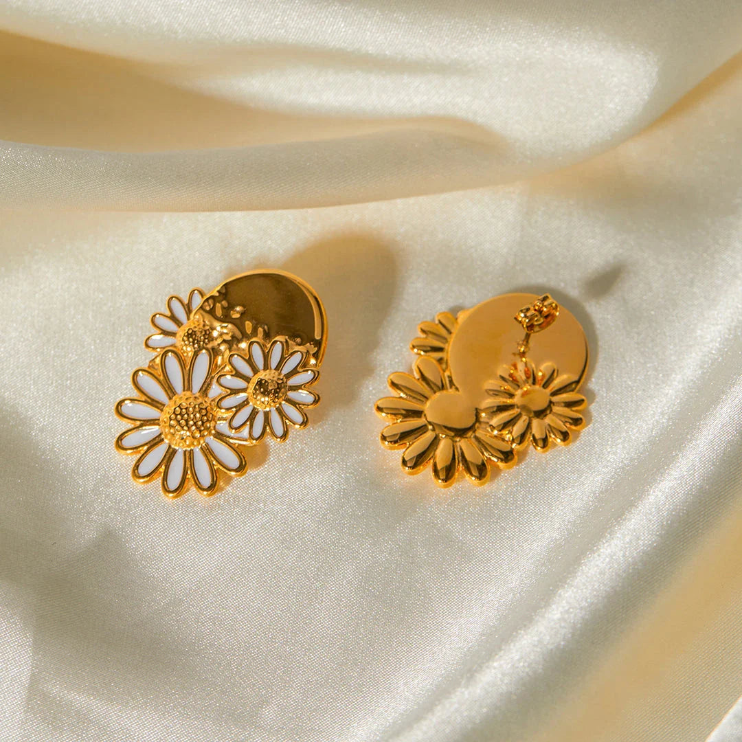 Elegant 18K gold plated daisy stud earrings with a white dripping oil finish, perfect for Kiwi women who love vintage-inspired jewelry