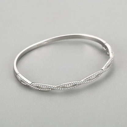 Wave-shaped silver bracelet with adjustable sizes, crafted with premium materials and innovative technology