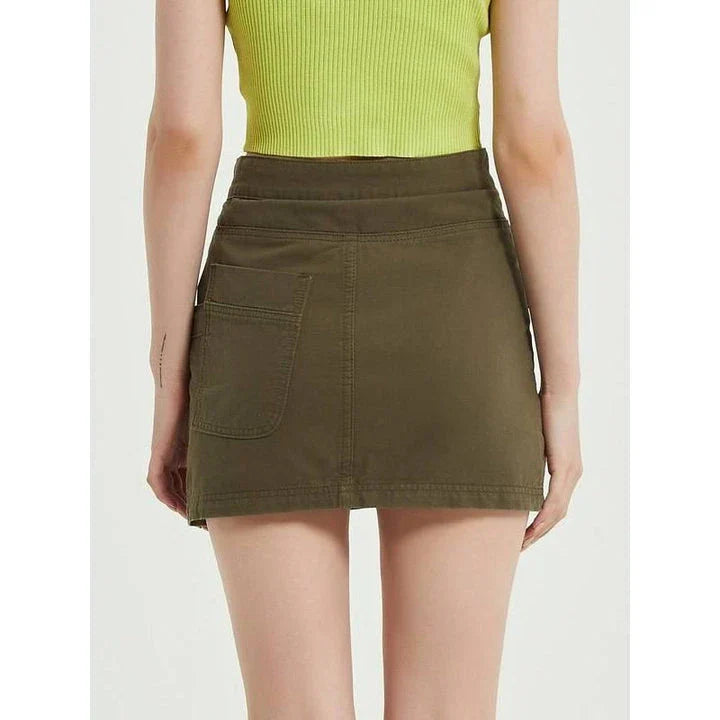 Stylish green denim high-waist pencil skirt with pockets, a versatile and fashionable addition to any wardrobe