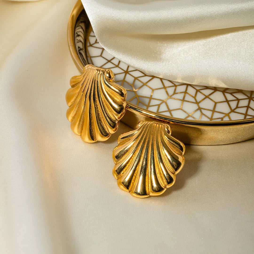 Elegant 18K gold-plated stainless steel shell-shaped earrings with a minimalist and timeless design