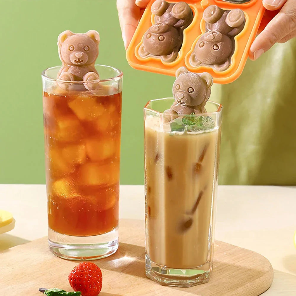 Bear-shaped ice cube mould made of premium silicone for making frozen treats and drinks