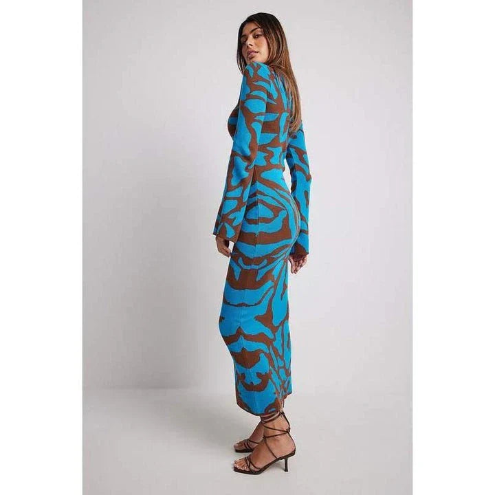 Elegant striped knit midi dress with O-neck design, featuring a flattering slim fit and comfortable ankle-length cut for the modern Kiwi woman.