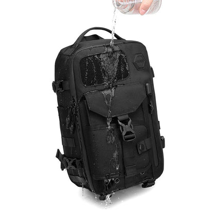 A rugged, waterproof crossbody bag with an adjustable, telescopic design for active Kiwi men