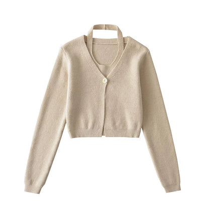 Stylish knitwear vest in a classic black or neutral colour, featuring a V-neck collar and long sleeves for a polished, versatile look.