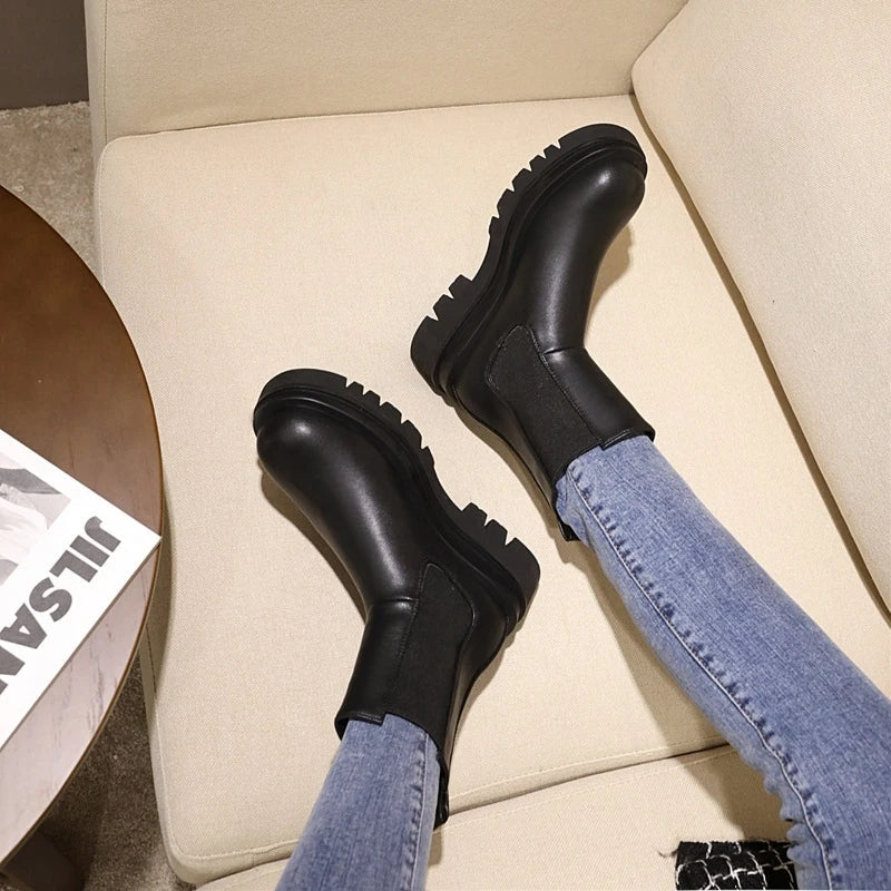 Stylish mid-heel platform knight boots with a square toe, chunky heel, and waterproof platform for Kiwi adventures