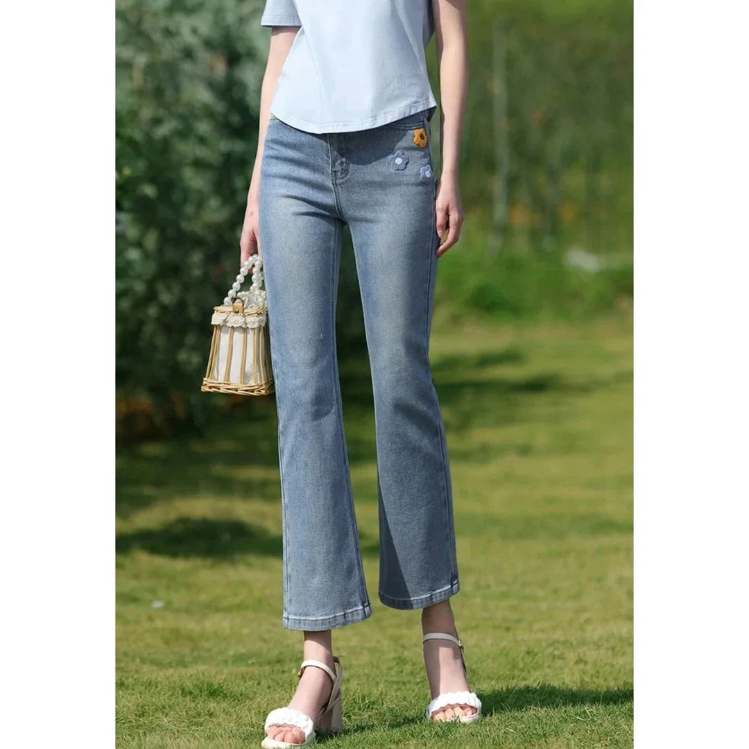Light blue embroidered high-waisted jeans with a modern, versatile design for Kiwi women's summer fashion