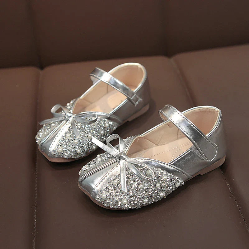 Girls' leather shoes with rhinestone accents, suitable for ages 3 to 9 years old