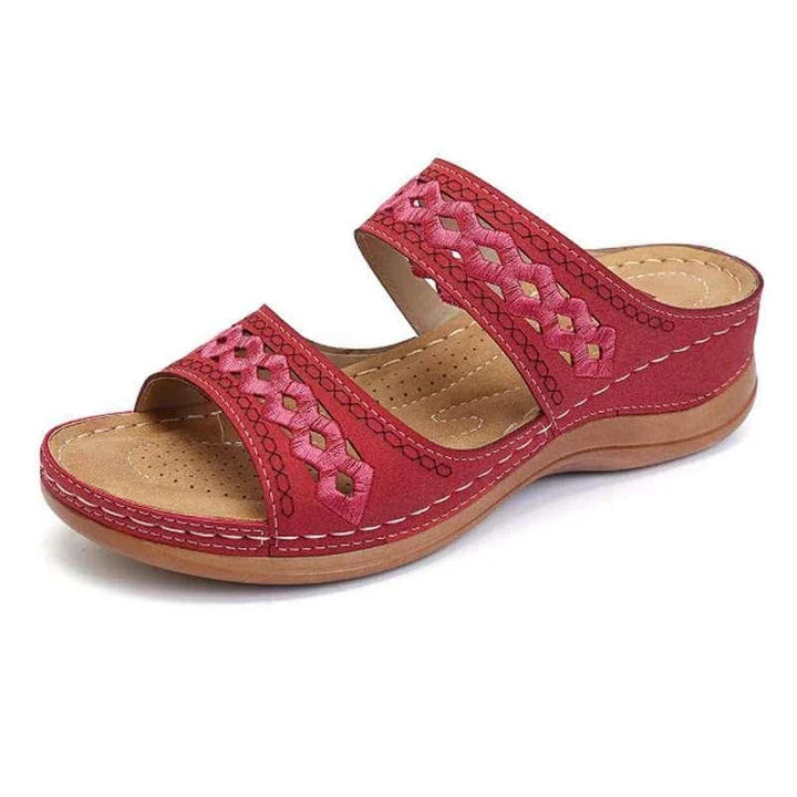 Stylish plaid pattern sandals with flat platform and slip-on design for women