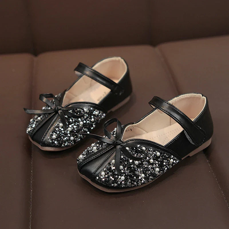 Girls' leather shoes with rhinestone accents, suitable for ages 3 to 9 years old