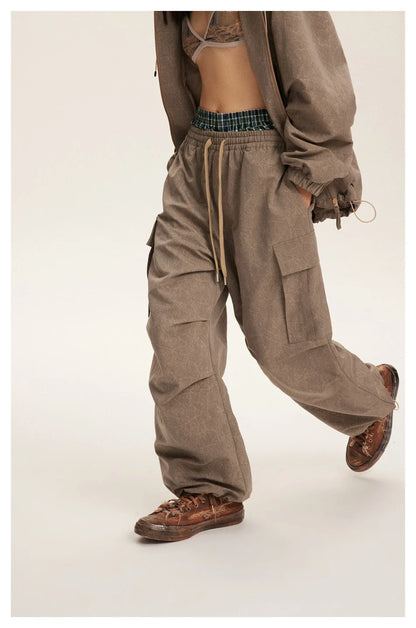 Stylish retro baggy trousers in khaki color, featuring a relaxed, straight-leg fit for all-day comfort and a laidback Kiwi look