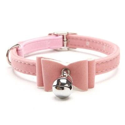 Premium velvet elastic collar with bell for cats, designed for the discerning Kiwi feline