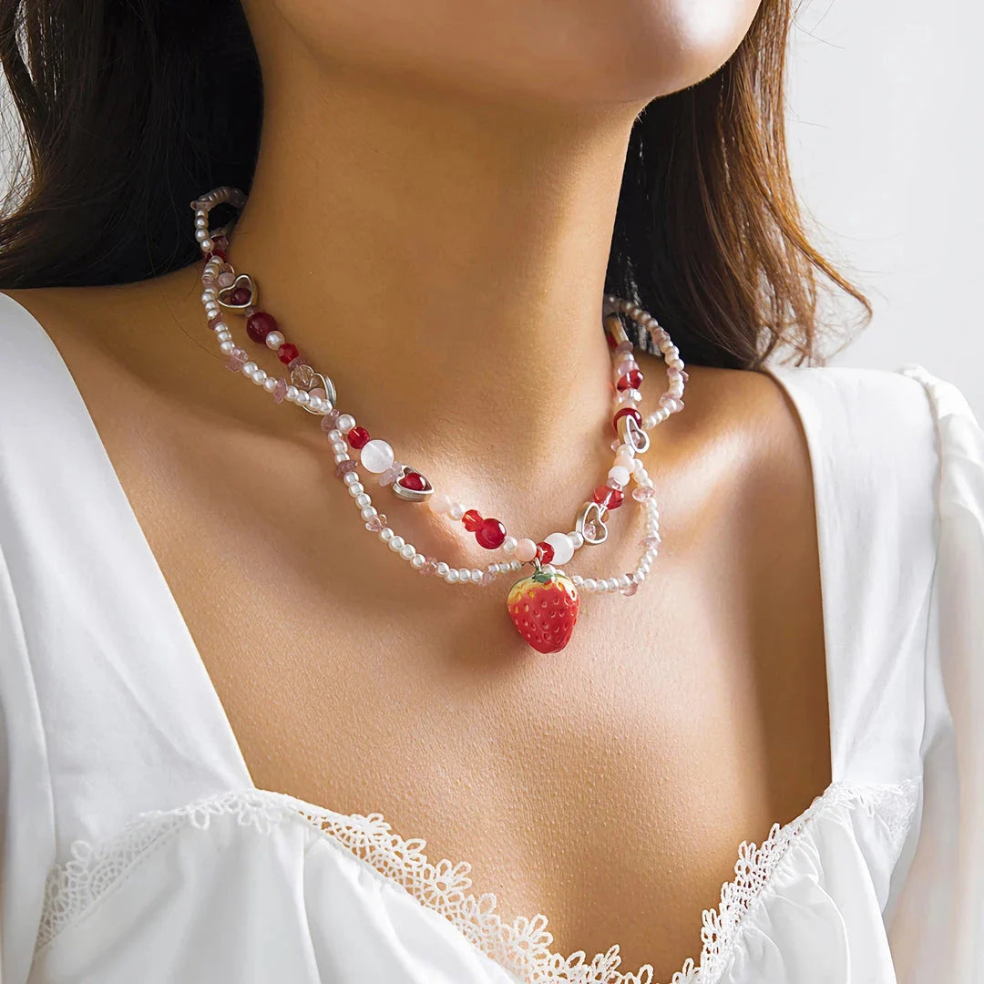 Elegant Strawberry Heart Pearl Choker Necklace with Baroque-Style Simulated Pearls