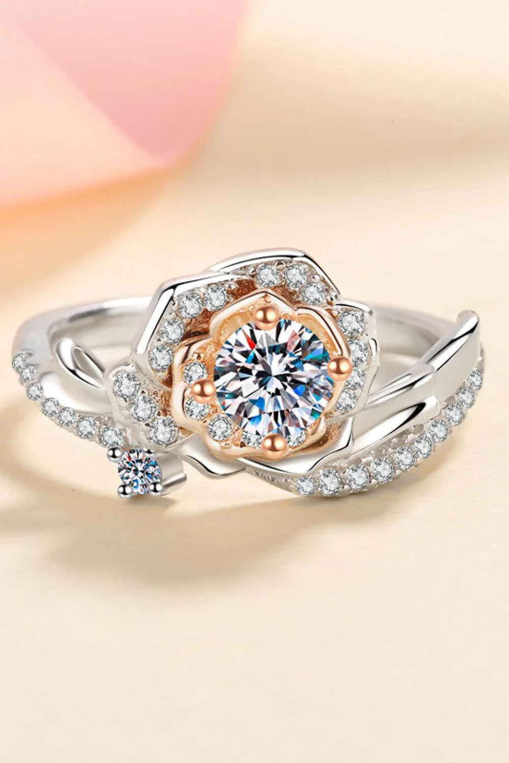 925 Sterling Silver Rose-Shaped Moissanite Ring with Sparkling Moissanite Centre and Rhodium Plating