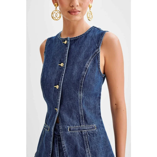 A stylish denim two-piece summer set with a sleeveless vest and wide-leg shorts, perfect for embracing the Y2K fashion trend in New Zealand.