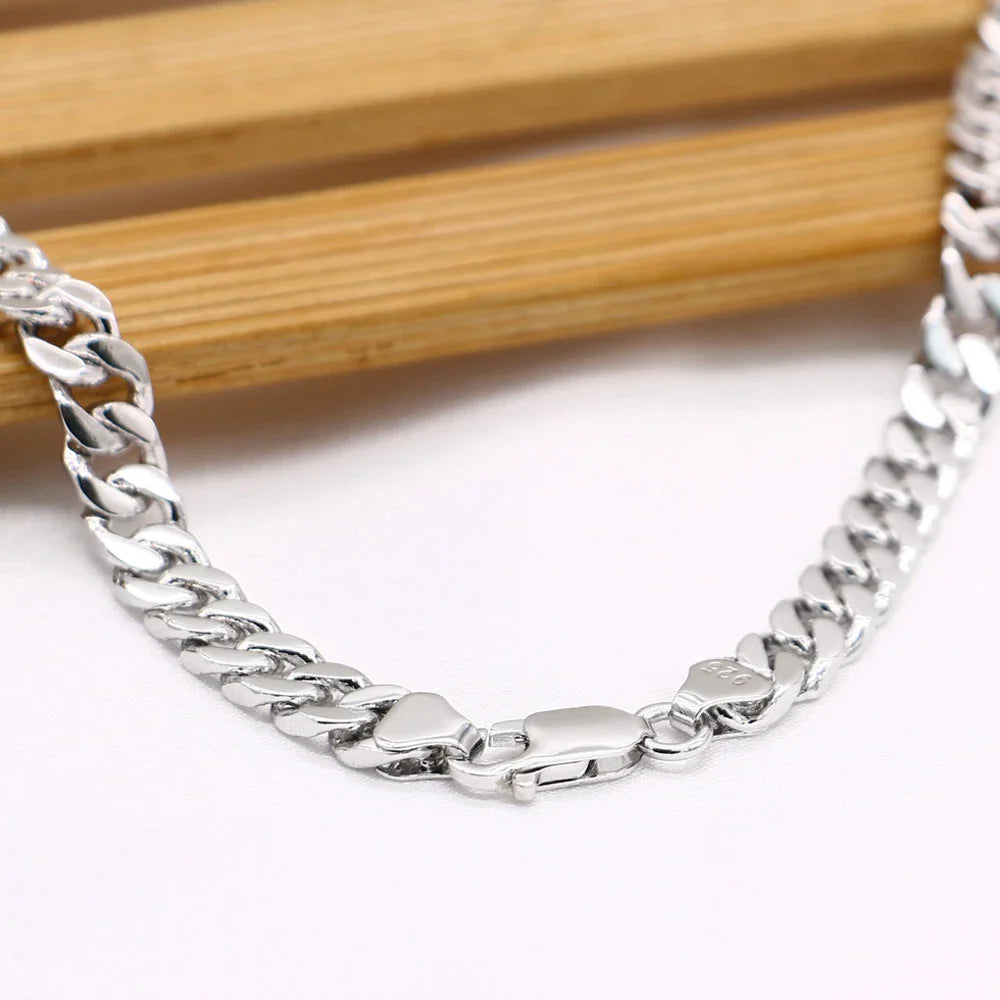 Stylish Cuban chain necklace with rhodium gold plating and silver buttons, a premium accessory for Kiwi fashion