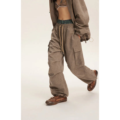 Stylish retro baggy trousers in khaki color, featuring a relaxed, straight-leg fit for all-day comfort and a laidback Kiwi look