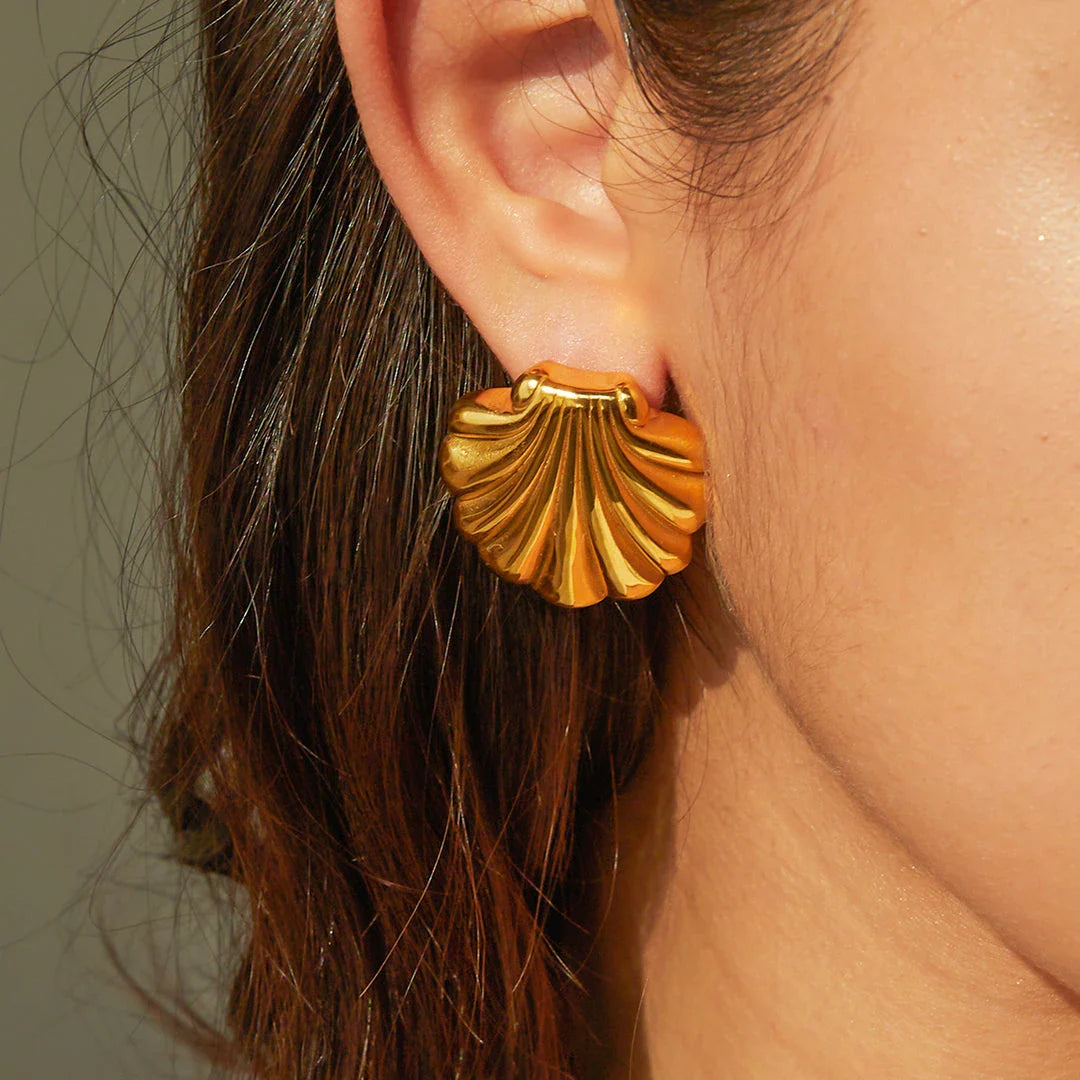 Elegant 18K gold-plated stainless steel shell-shaped earrings with a minimalist and timeless design