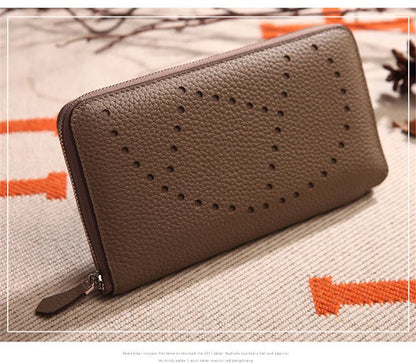 Timeless Litchi-Patterned Cowhide Clutch in Black - A Stylish and Durable Accessory for the Modern Kiwi Lifestyle