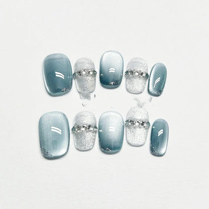 Stylish fake nails in a range of sizes and shapes, with a focus on quality and sustainability