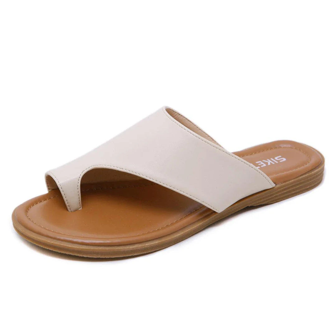 Stylish and comfortable large-size casual flat sandals with a unique Kiwi-inspired design, perfect for summer adventures in New Zealand.