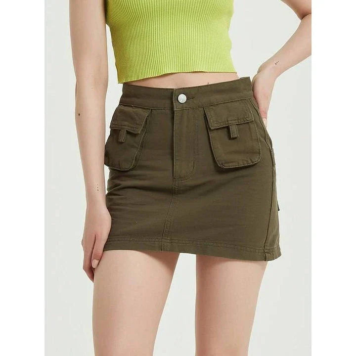 Stylish green denim high-waist pencil skirt with pockets, a versatile and fashionable addition to any wardrobe