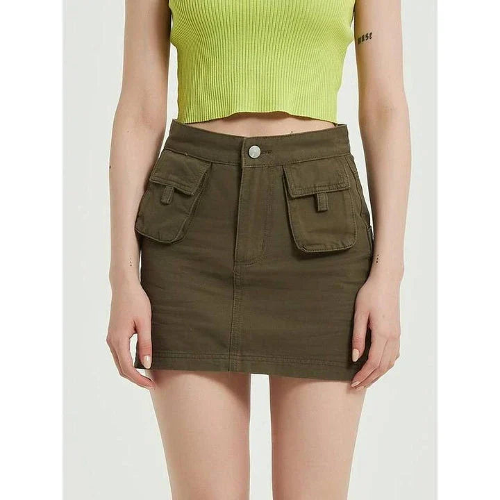 Stylish green denim high-waist pencil skirt with pockets, a versatile and fashionable addition to any wardrobe