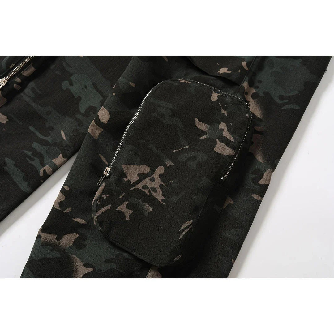 Amekaji-style workwear trousers in camouflage print with multi-pocket design, suitable for a variety of activities in the New Zealand lifestyle